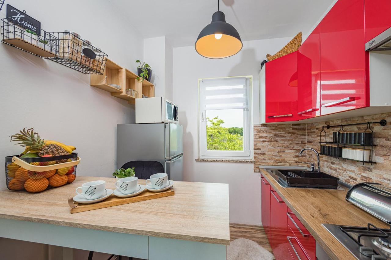 Studio Apartman Marly Apartment Pula Exterior photo
